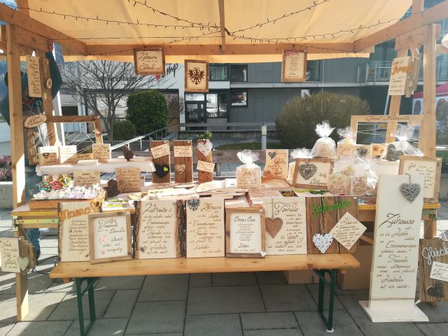 Am Christkindlmarkt Am Christkindlmarkt